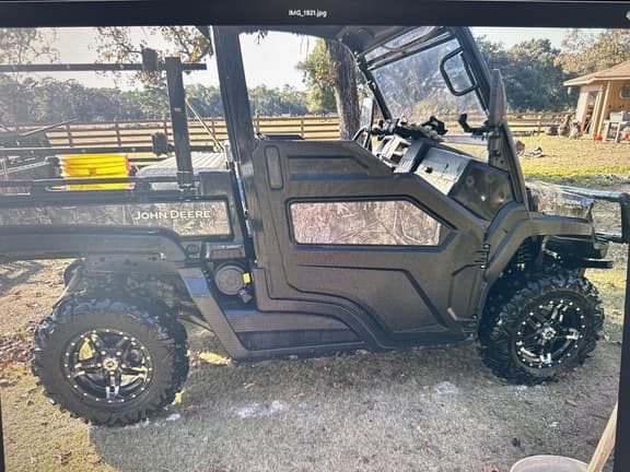 Image of John Deere XUV 835M equipment image 3