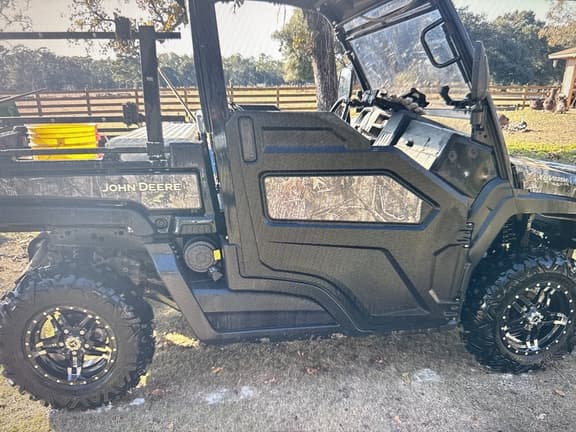 Image of John Deere XUV 835M equipment image 4