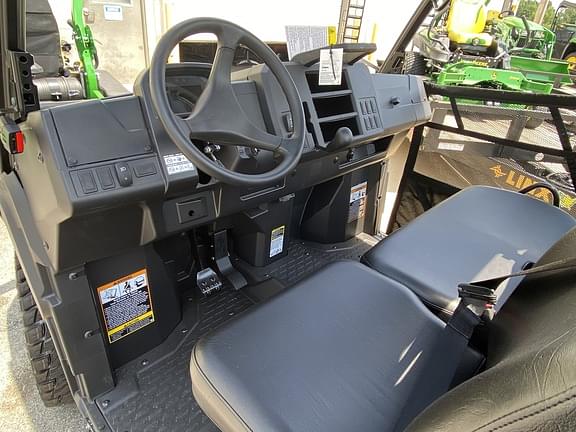 Image of John Deere XUV 835M equipment image 2