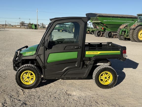 Image of John Deere XUV 835M equipment image 1