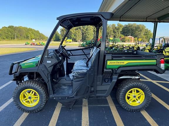 Image of John Deere XUV 835M equipment image 2