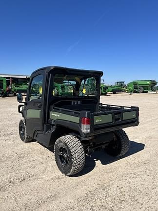 Image of John Deere XUV 835M equipment image 1