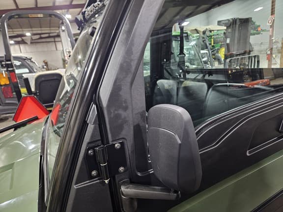 Image of John Deere XUV 835M equipment image 1