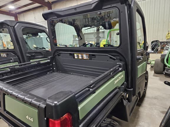 Image of John Deere XUV 835M equipment image 4