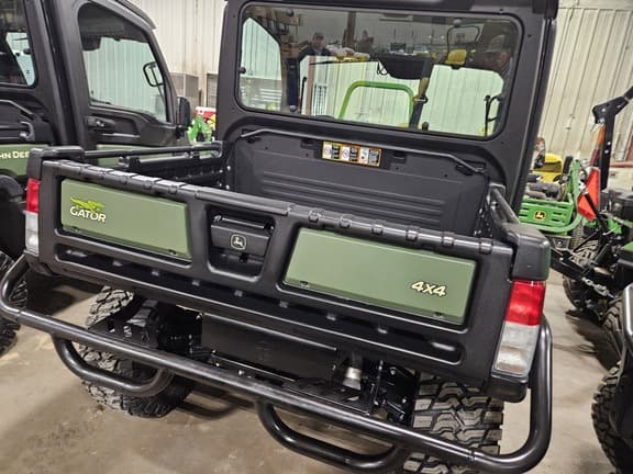 Image of John Deere XUV 835M equipment image 3