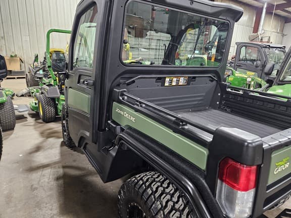 Image of John Deere XUV 835M equipment image 2