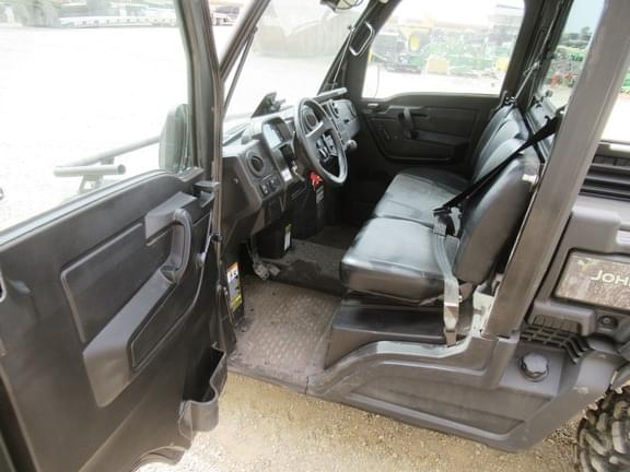 Image of John Deere XUV 835M equipment image 4