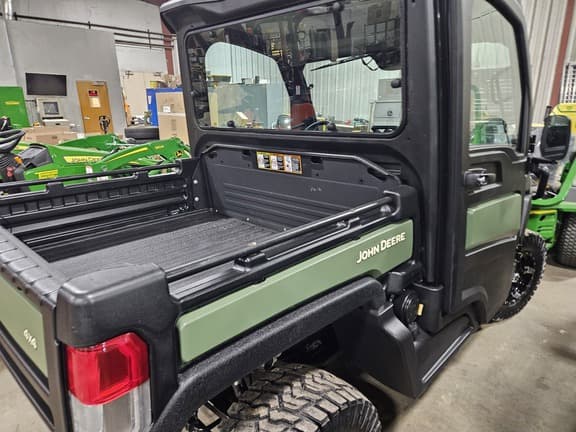 Image of John Deere XUV 835M equipment image 4