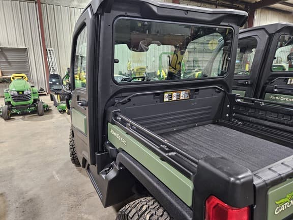 Image of John Deere XUV 835M equipment image 2