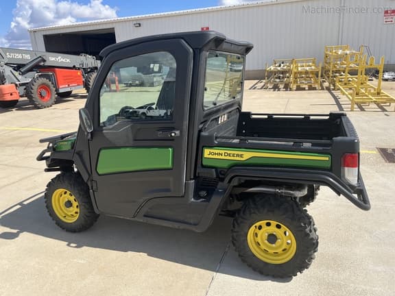 Image of John Deere XUV 835M equipment image 2
