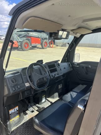 Image of John Deere XUV 835M equipment image 4