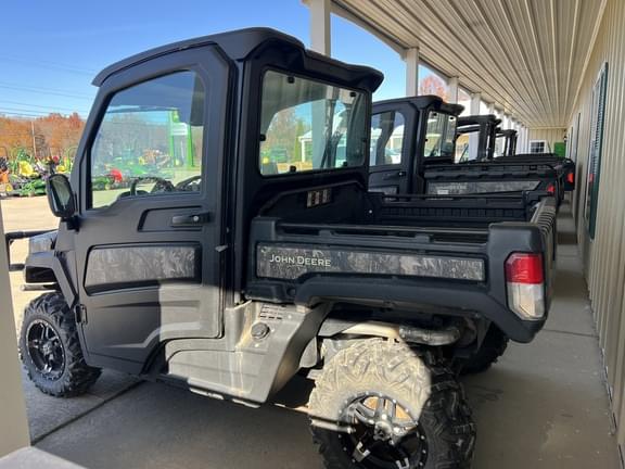 Image of John Deere XUV 835M equipment image 3