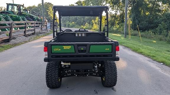 Image of John Deere XUV 835M equipment image 3