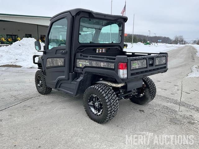 Image of John Deere XUV 835M equipment image 2