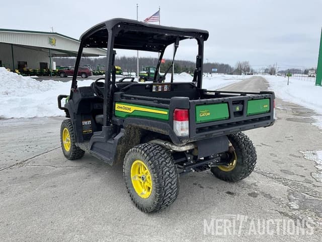 Image of John Deere XUV 835M equipment image 2