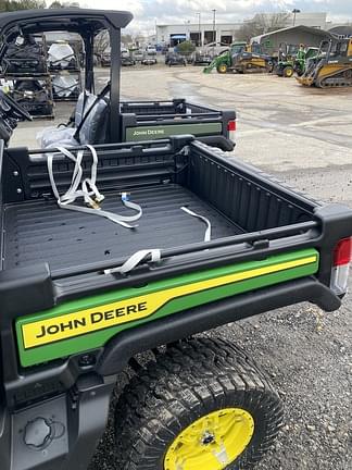 Image of John Deere XUV 835R equipment image 4