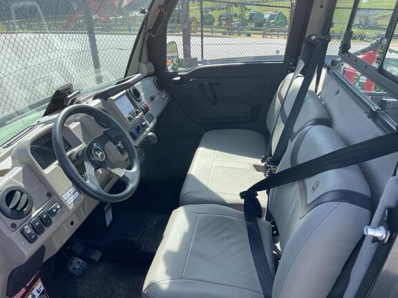 Image of John Deere XUV 835R equipment image 4