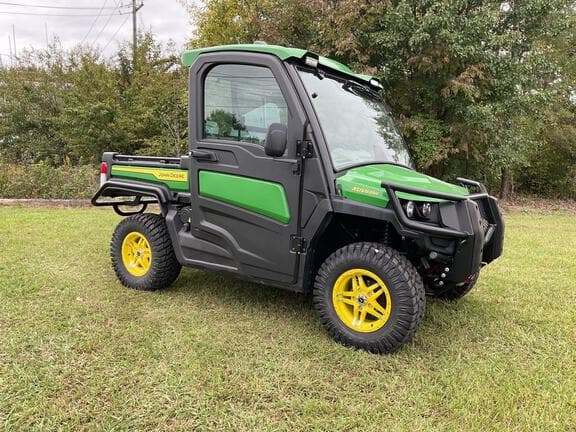 Image of John Deere XUV 835R equipment image 1