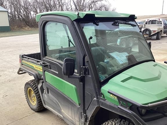 Image of John Deere XUV 835R equipment image 1