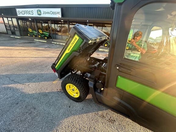 Image of John Deere XUV 835R equipment image 2
