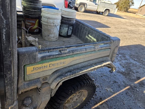 Image of John Deere XUV 835R equipment image 4