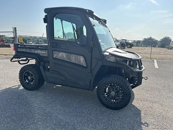Image of John Deere XUV 835R equipment image 1