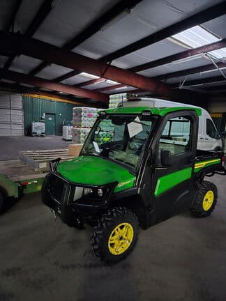 Image of John Deere XUV 835R equipment image 1