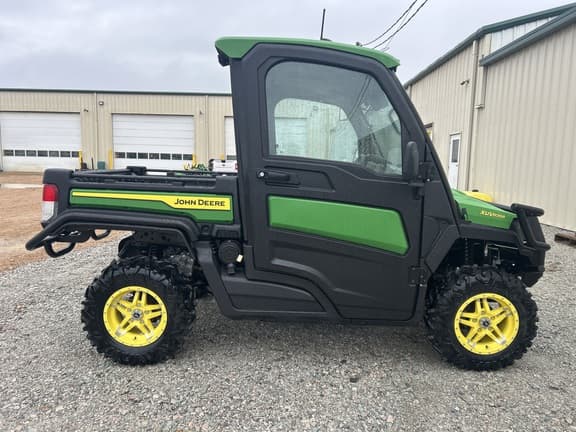 Image of John Deere XUV 835R equipment image 2