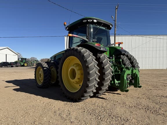 Image of John Deere 8370R equipment image 2