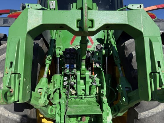 Image of John Deere 8370R equipment image 4