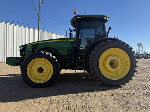 Image of John Deere 8370R equipment image 1