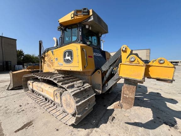 Image of John Deere 850L WLT equipment image 2