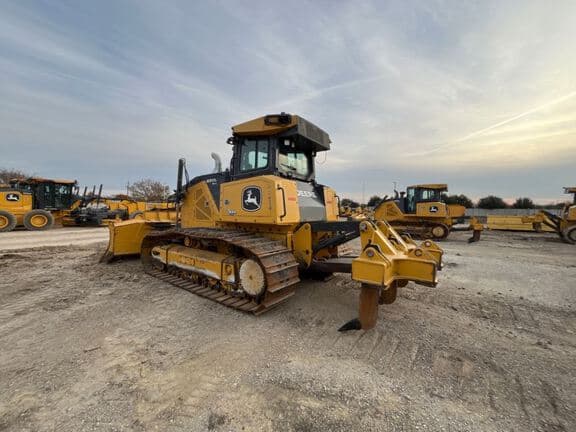 Image of John Deere 850L WLT equipment image 2
