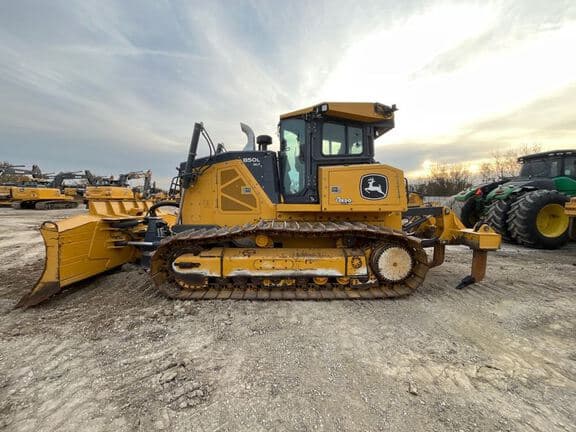 Image of John Deere 850L WLT equipment image 1