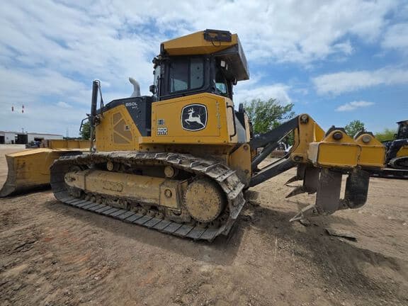 Image of John Deere 850L WLT equipment image 1