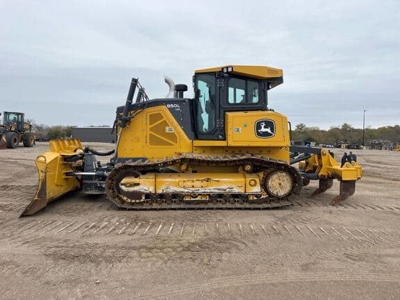 Image of John Deere 850L WLT equipment image 1