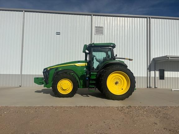 Image of John Deere 8R 230 equipment image 1