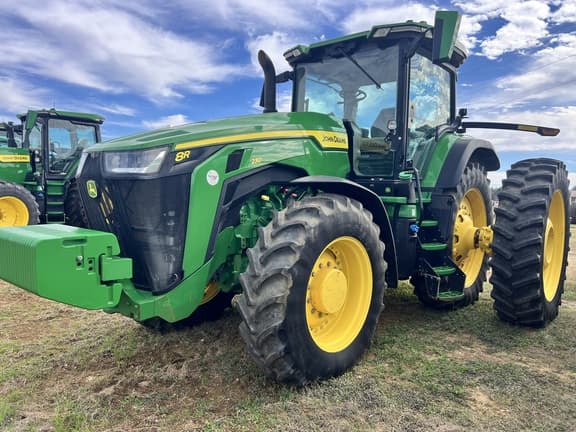 Image of John Deere 8R 230 equipment image 1