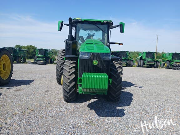 Image of John Deere 8R 230 equipment image 2