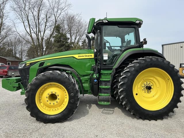 Image of John Deere 8R 230 equipment image 2