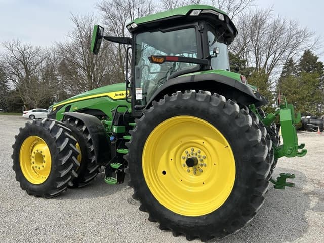 Image of John Deere 8R 230 equipment image 4