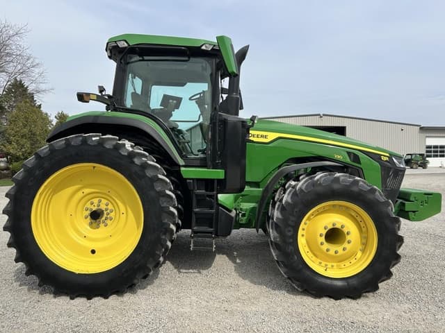 Image of John Deere 8R 230 equipment image 3