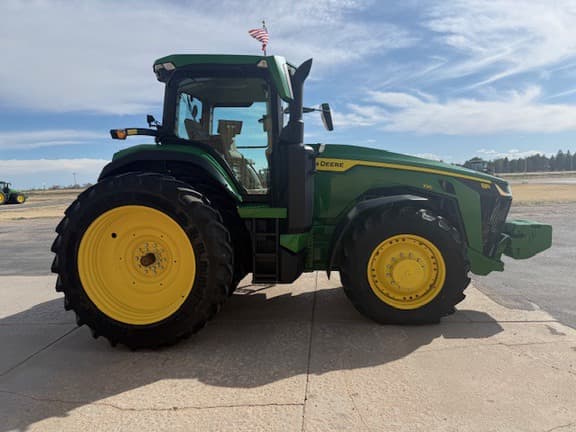 Image of John Deere 8R 230 equipment image 4