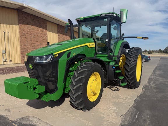 Image of John Deere 8R 230 equipment image 1