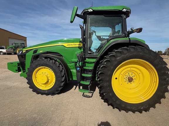 Image of John Deere 8R 230 equipment image 1