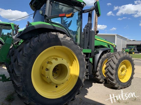 Image of John Deere 8R 230 equipment image 3