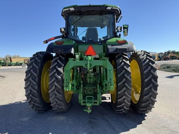 Image of John Deere 8R 230 equipment image 3
