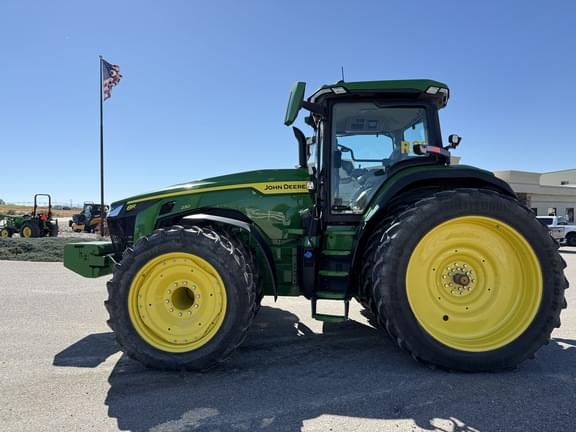 Image of John Deere 8R 230 equipment image 1