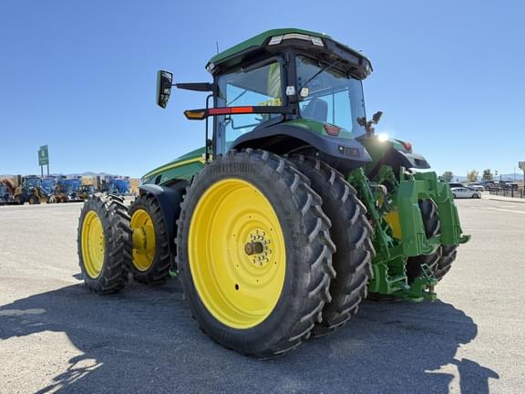 Image of John Deere 8R 230 equipment image 2