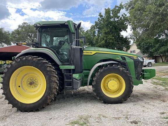 Image of John Deere 8R 230 equipment image 3